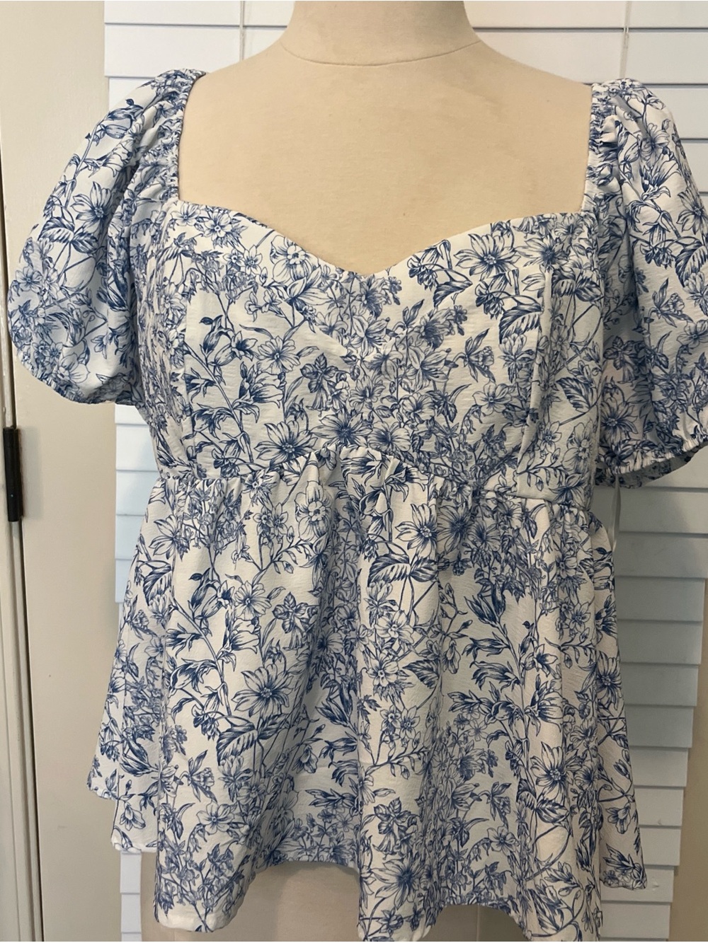 Floral Sweetheart Puff-Sleeve Peplum Top - Blue/White